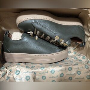 Leather sneakers. US sizes Never worn